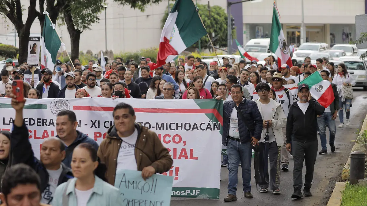 Marcha de trabajadores del Poder Judicial en Morelia